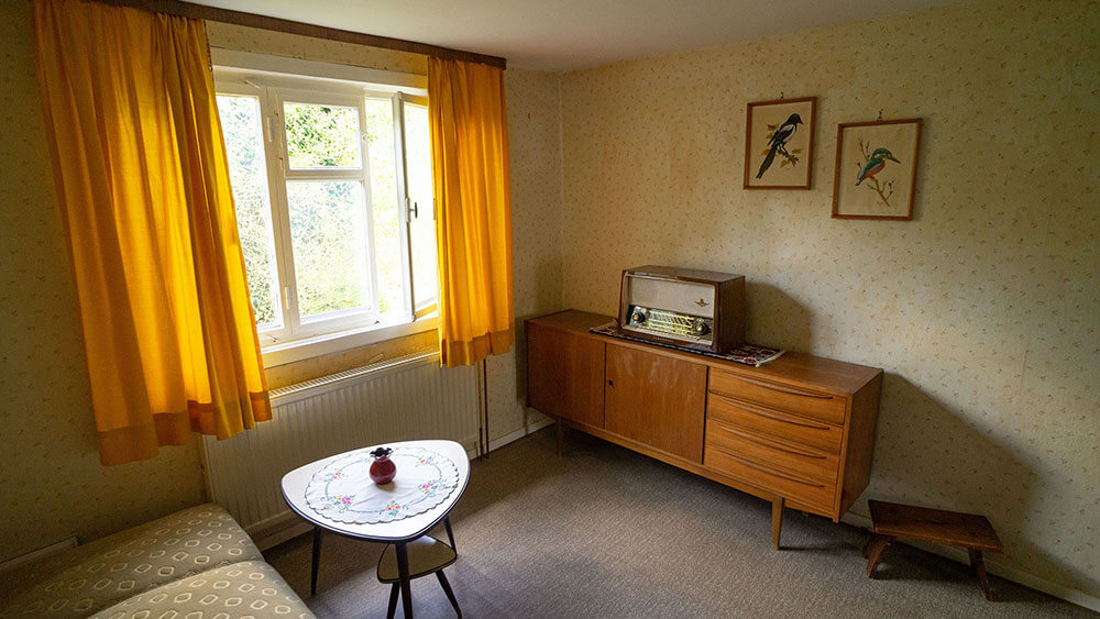 Schlafzimmer mit Blick in den Garten